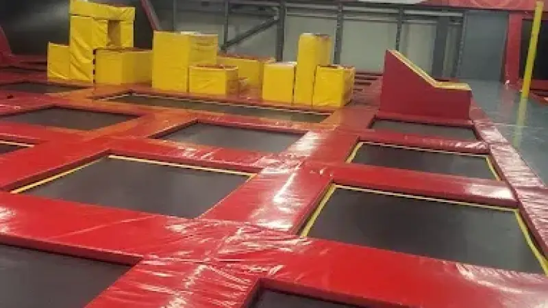 Park Rozrywki #KochamSkakac Trampoliny Radom ( wjazd od ul. Białej)