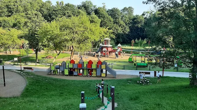 Plac zabaw - Park Dolinka
